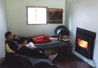 Lounge/rest area with fireplace and sofabed